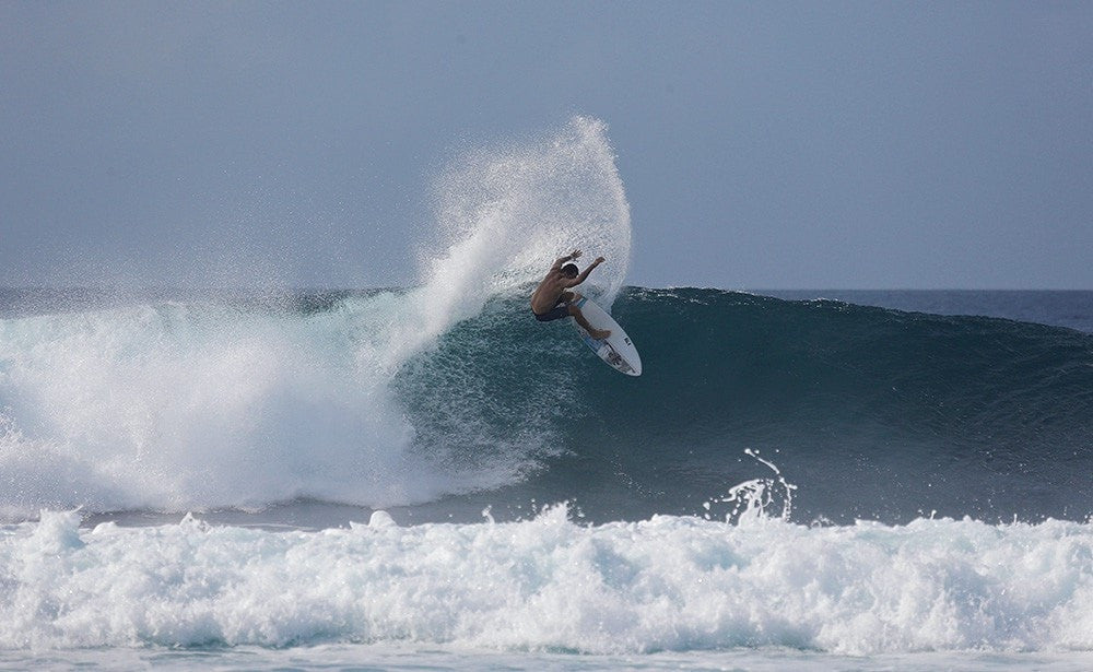 Waves ride. Anantara Veli, Maldives, Luxury Surfing.