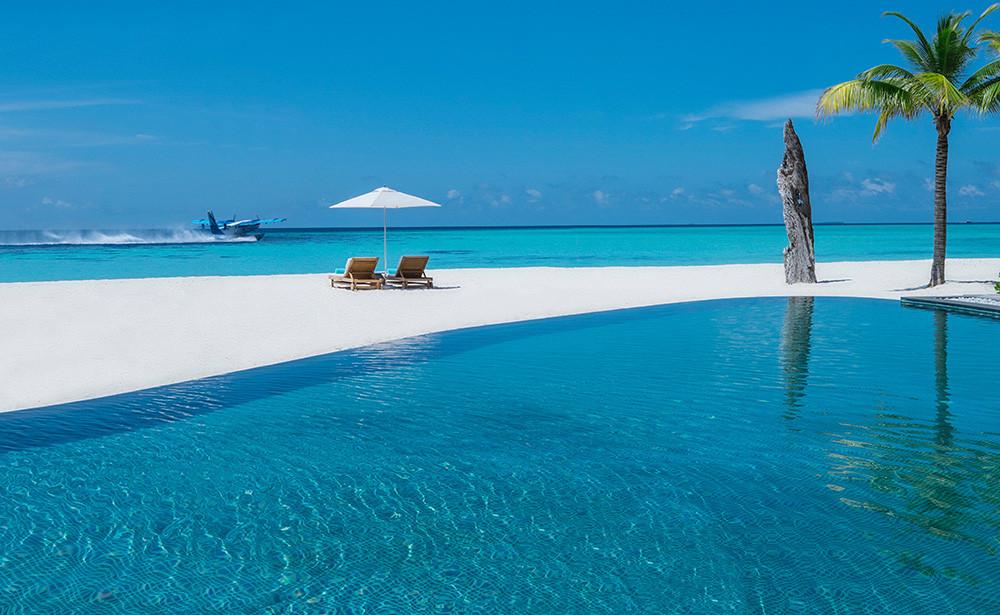 Stunning beach, Voavah Four Seasons Private Island Maldives