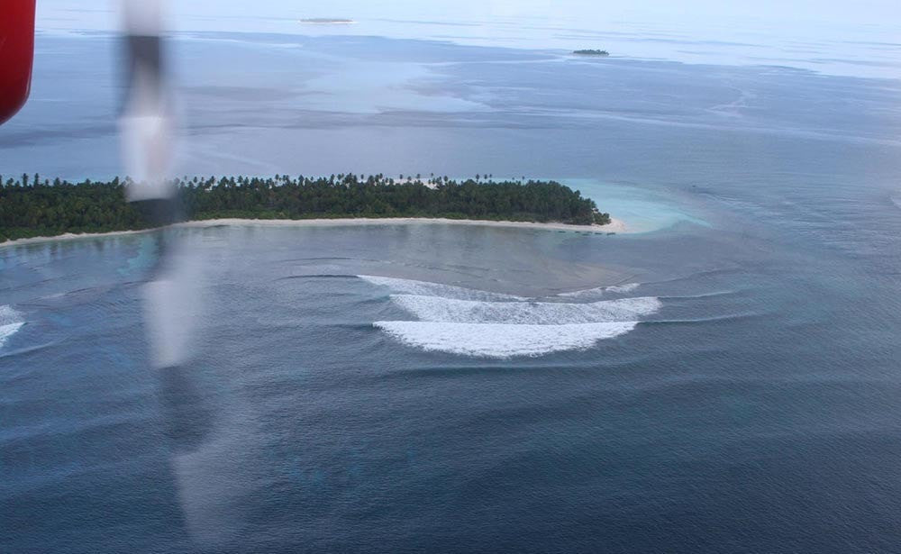 Beach waves, Seaplane Surfaris Maldives