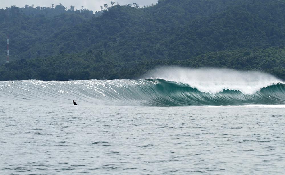 Tide Waves. Secret Papua surfing holiday.
