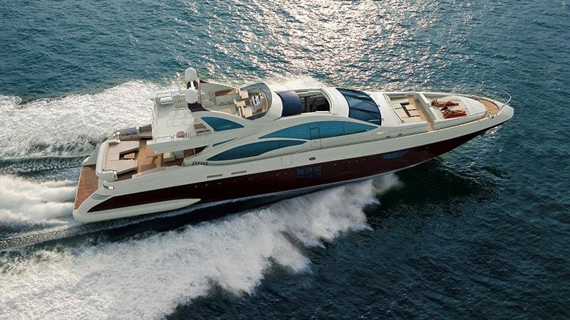 Liveaboards means empty waves